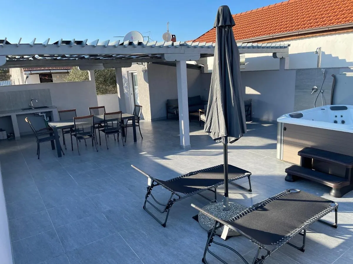 Vila Pedinka Villa Vir
